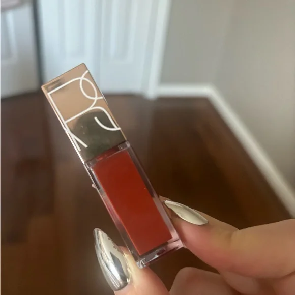 NWOT Nars Aragon Lip shine mini - Picture 3 of 3